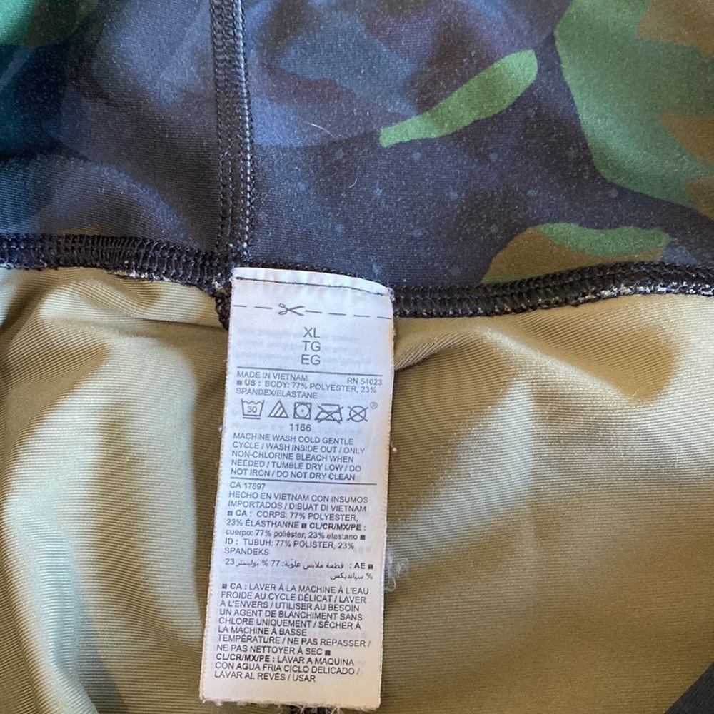 Old Navy Active Leggings - Picture 4 of 7